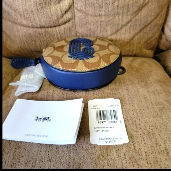 Coach Round Hybrid Pouch NWT - Picture 6 of 6